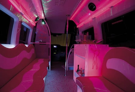 Celebra en minibus tus despedidas de solteros y solteras